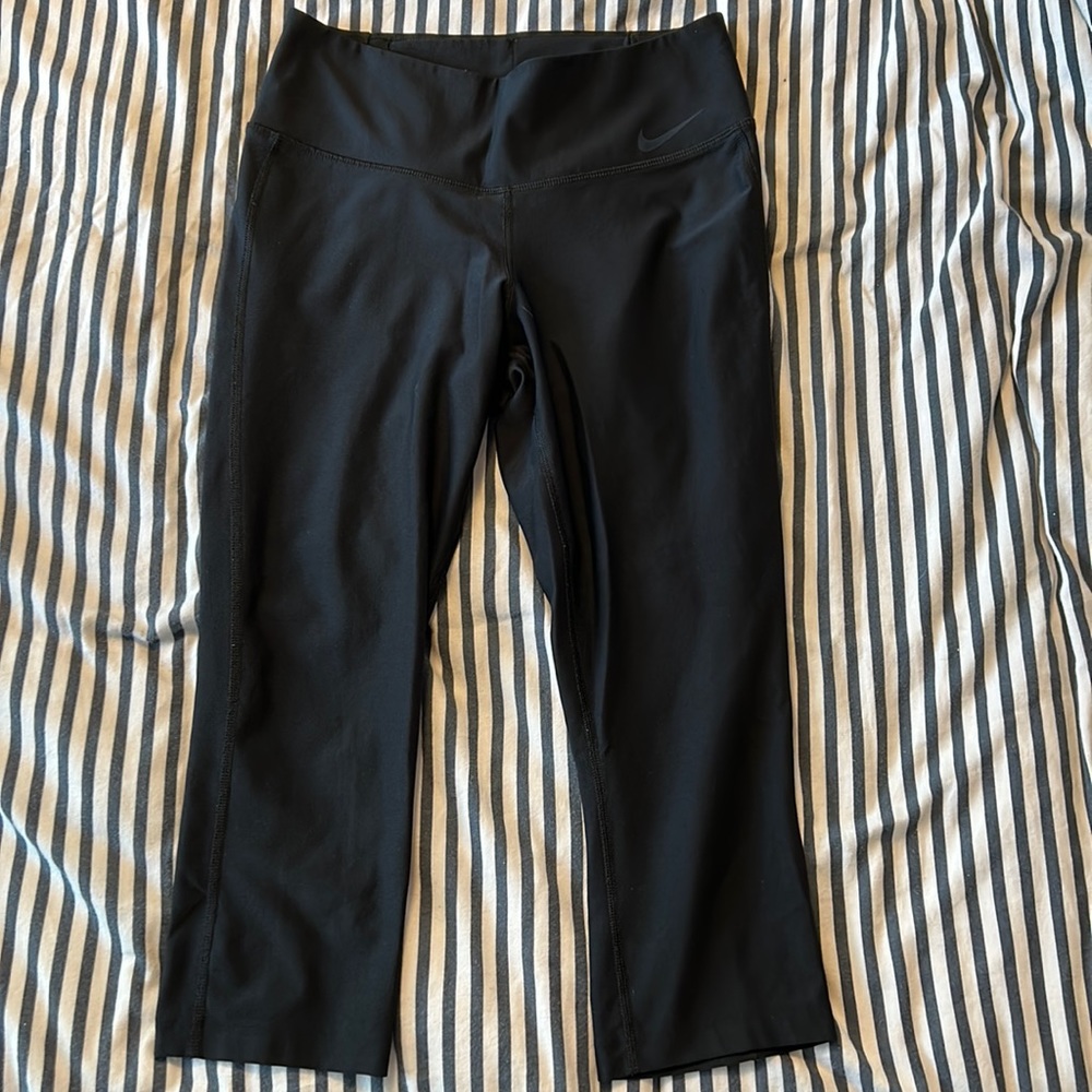 Black Nike capri leggings. Size small